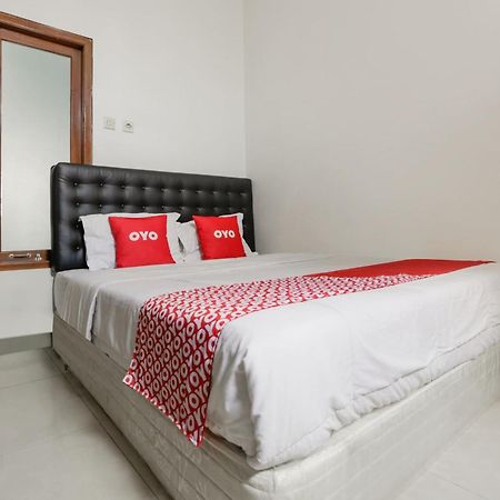 Super Oyo 3838 Tamansari Guest House Surakarta  Экстерьер фото