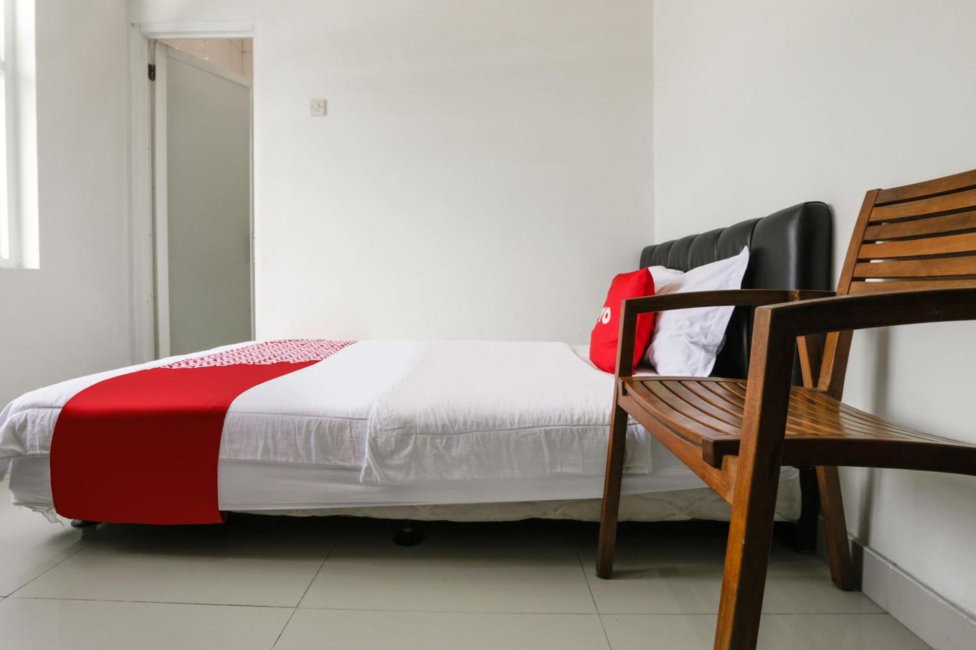 Super Oyo 3838 Tamansari Guest House Surakarta  Экстерьер фото
