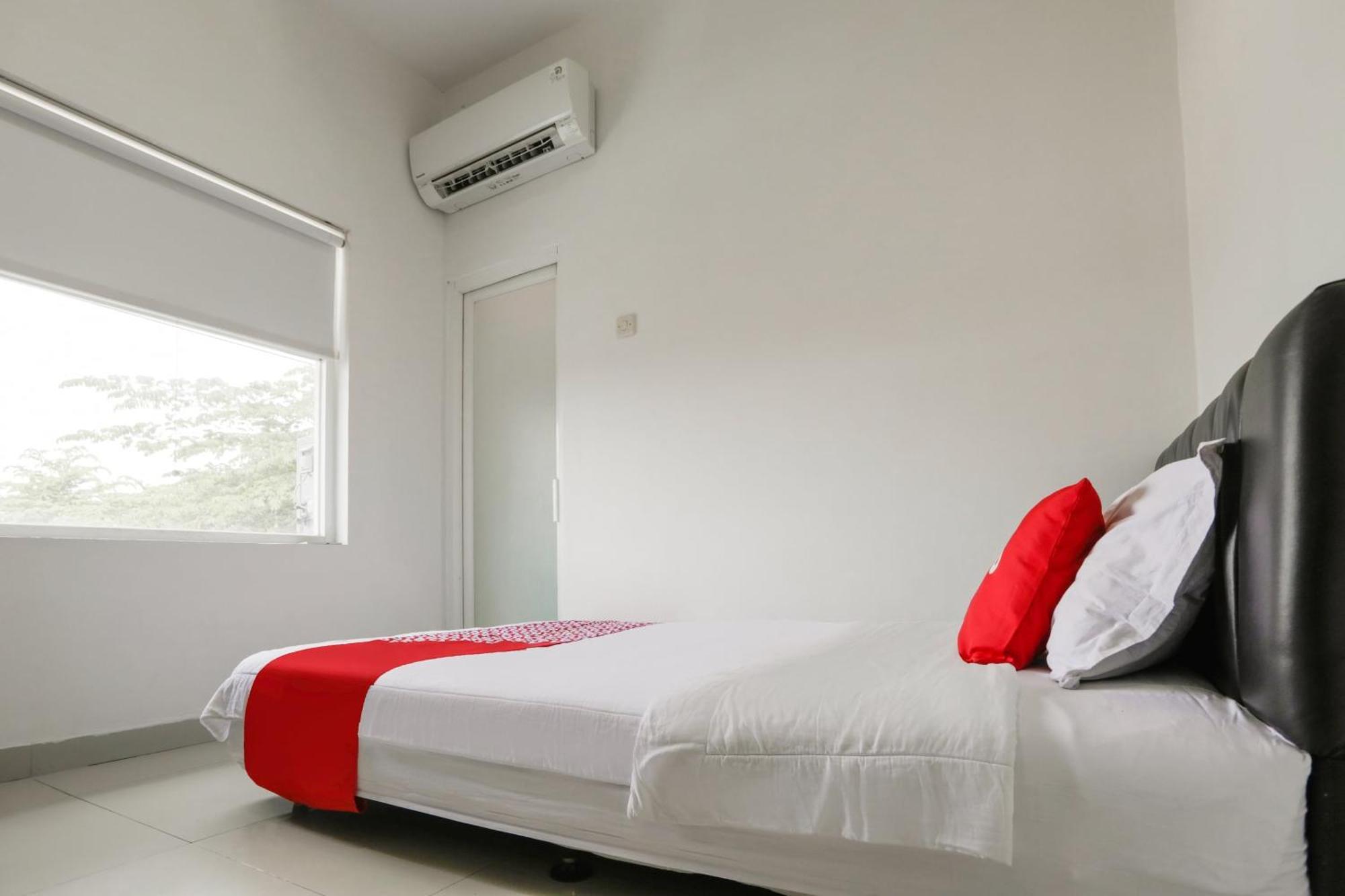 Super Oyo 3838 Tamansari Guest House Surakarta  Экстерьер фото